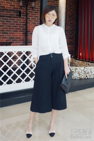 美女示范雪纺衬衫搭配百家乐网址夏日街头(图5)