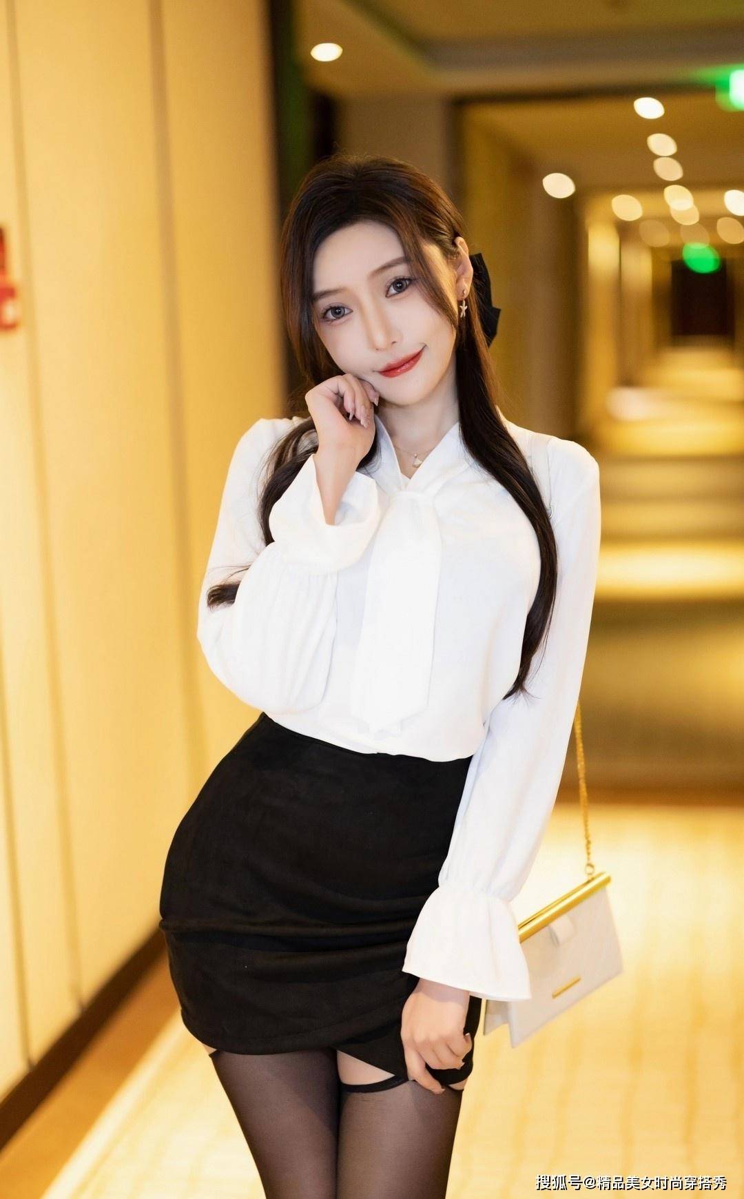 衬衫搭配黑色短裙凸显女性知性之美白家乐夏日还是简单点好白色雪纺(图10)