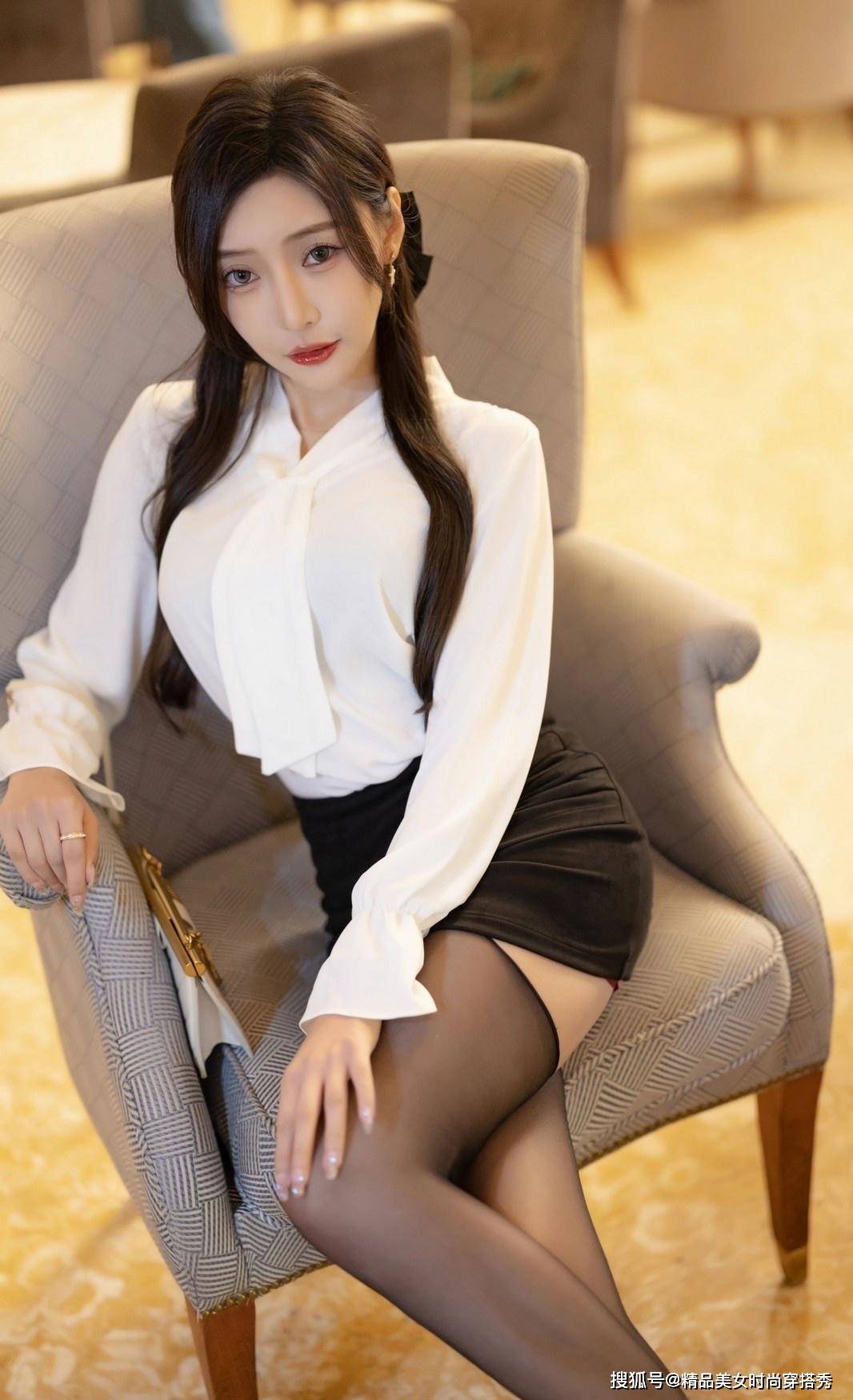 衬衫搭配黑色短裙凸显女性知性之美白家乐夏日还是简单点好白色雪纺(图12)